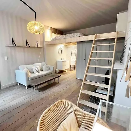 Holiday home Maison Avec 4 & Rooftop En Plein Centre - Place Saint Paul
